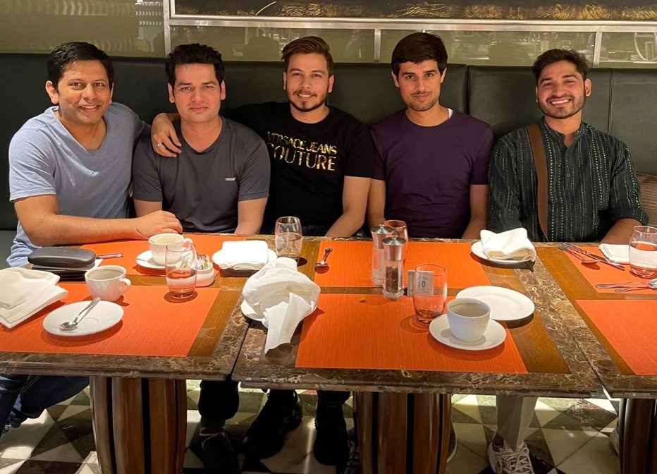 Nitish Rajput’s Social Media Commentary Sparks Debate Amid UP Election Season: Entertainment, Bigg Boss 20 & Forensic Analysis of Influencer Monetization